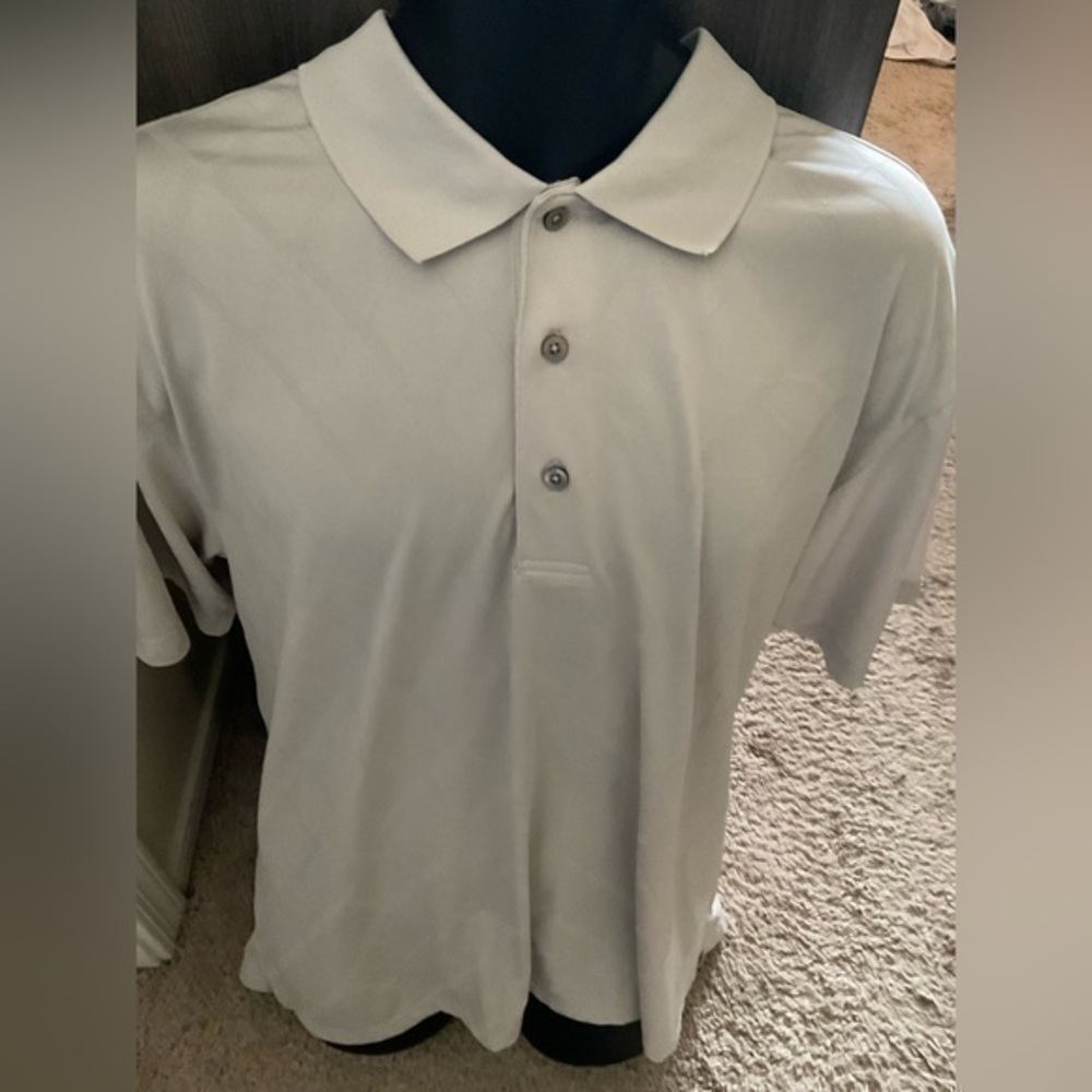 Men’s used tan Roundtree and York performance polo shirt size XL 100% polyester